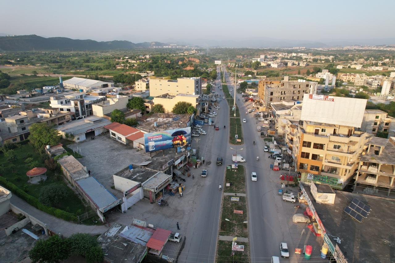 Nationwide billboard placement along highway
